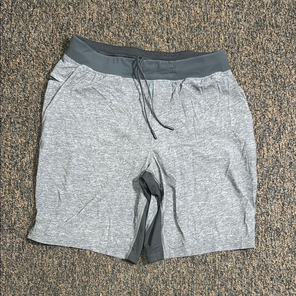 Men's Lululemon grey mesh lined shorts